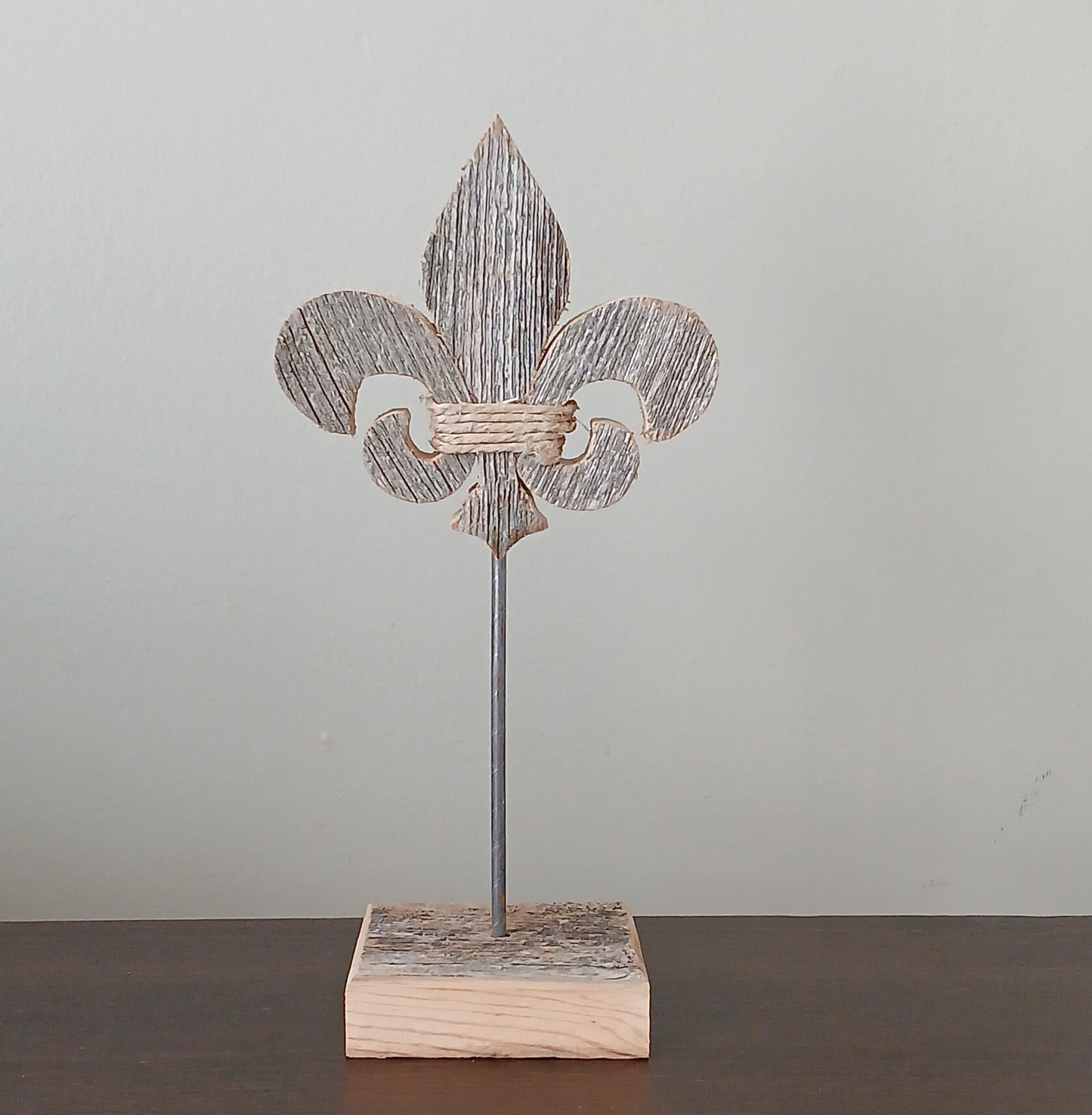 Rustic Fleur de Lis Stand